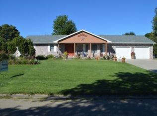 606 S 9th St, Tarkio, MO 64491