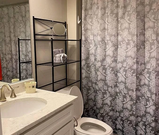 Second bathroom.