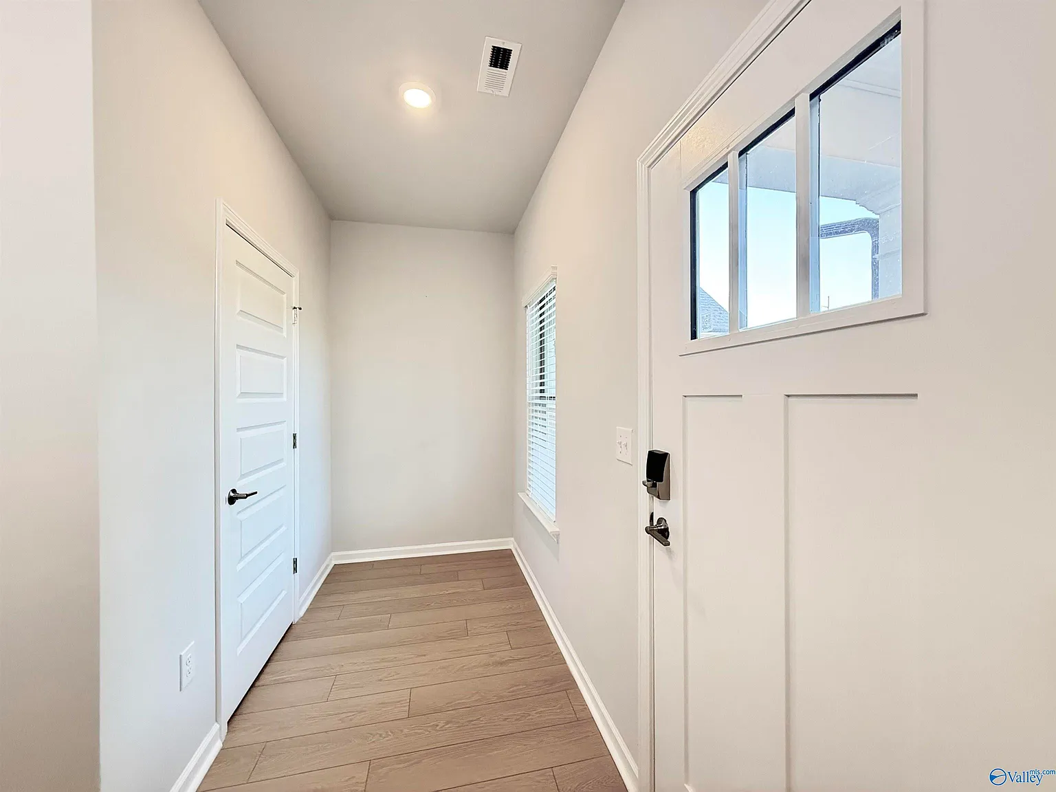 3 bed, 2.0 bath, 1837 sqft, $2,050 — Photo 3