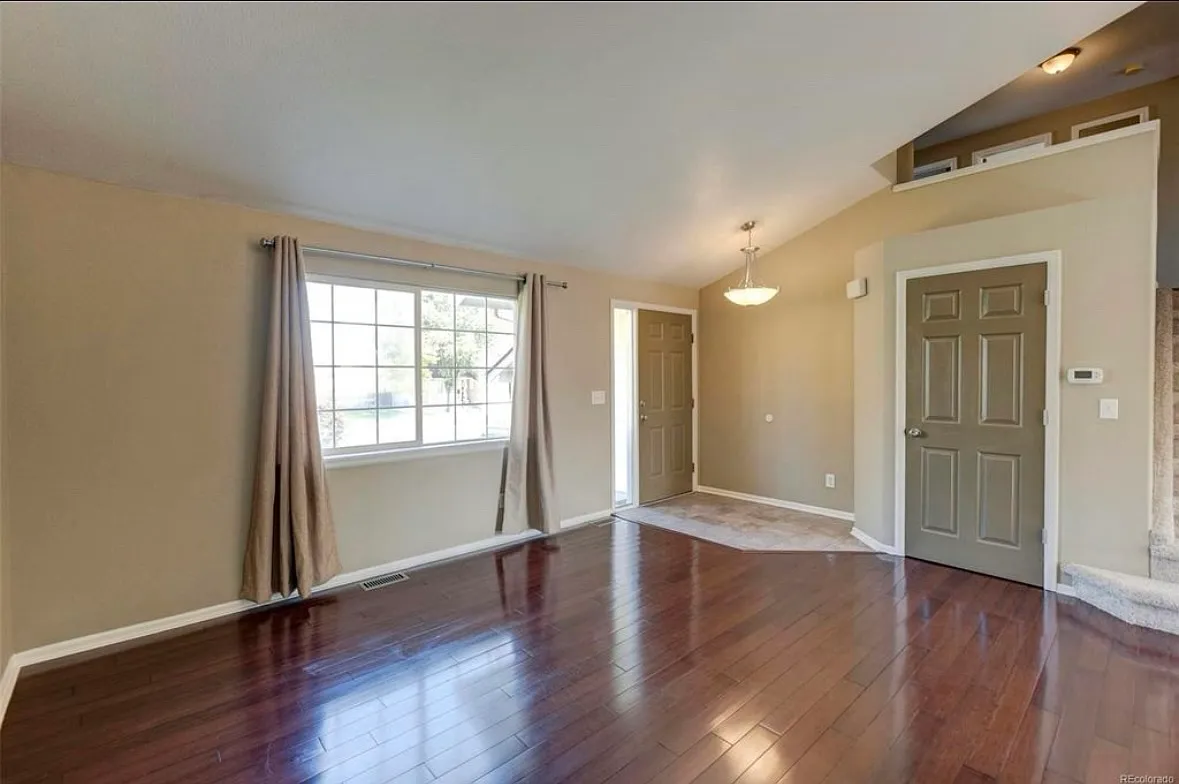 3 bed, 2001 sqft, $2,900 — Photo 3