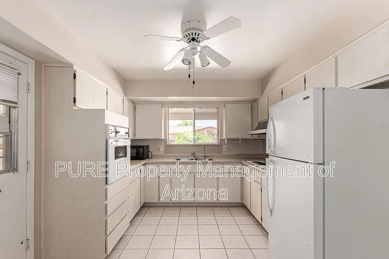 3 bed, 2.0 bath, 1743 sqft, $2,050 — Photo 3