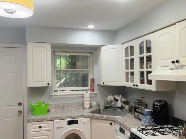 109 Palisade Avenue image 1 of 6