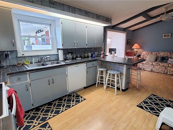 5th image of 8 Hideaway Ln #A
