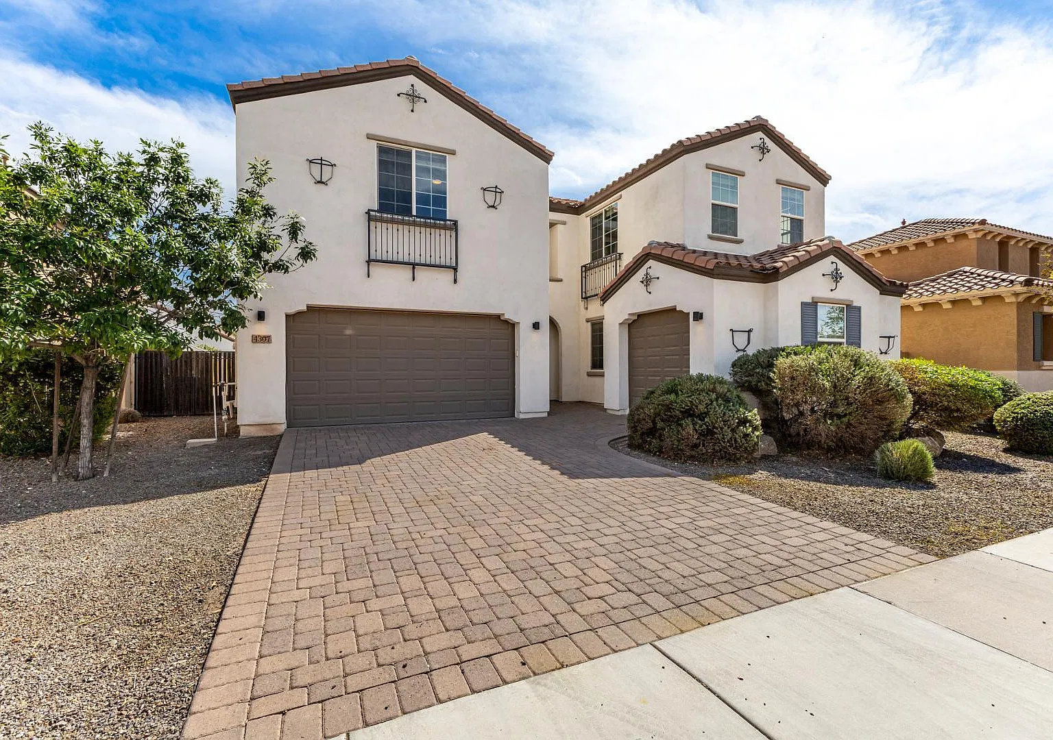 5 bed, 4.5 bath, 4502 sqft, $4,500 — Photo 2