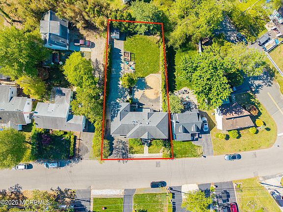 4th image of 230 Riverside Drive N #-