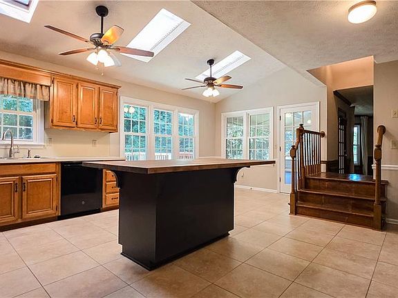 4th image of 709 Larkspur Blvd NW