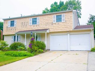 184 Mooney Pond Rd, Selden, NY 11784