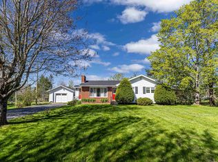 2466 W River Rd, Saint George'S Parish, PE C0A1G0