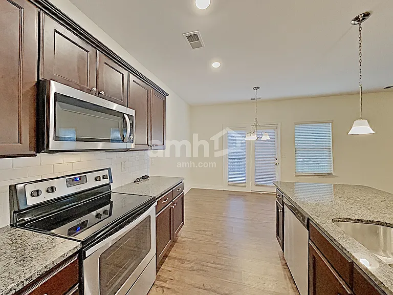 411 Pearson Cir — Photo 3