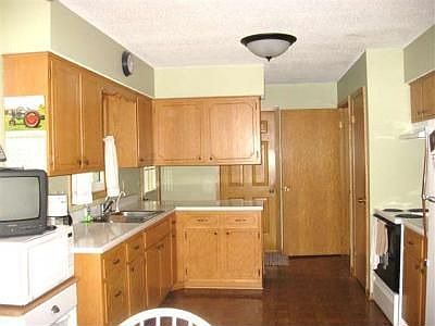 4th image of 404 S 2nd St
