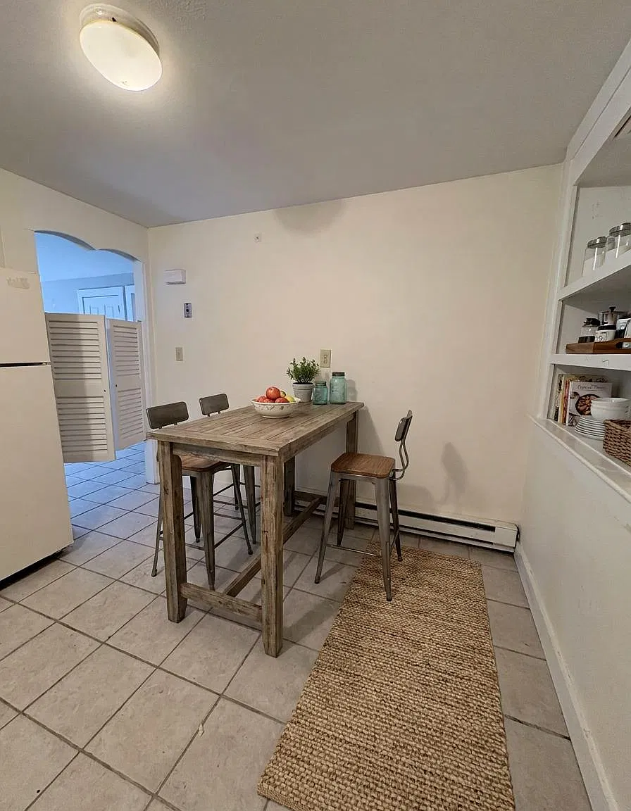 2 bed, 900 sqft, $2,200 — Photo 3