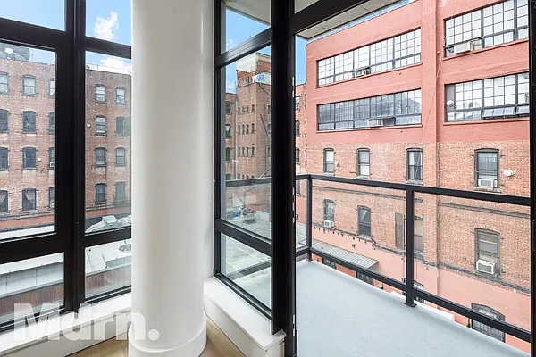 Rented by Mdrn Residential | media 35