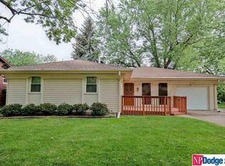 8202 Walnut Ln, Ralston, NE 68127