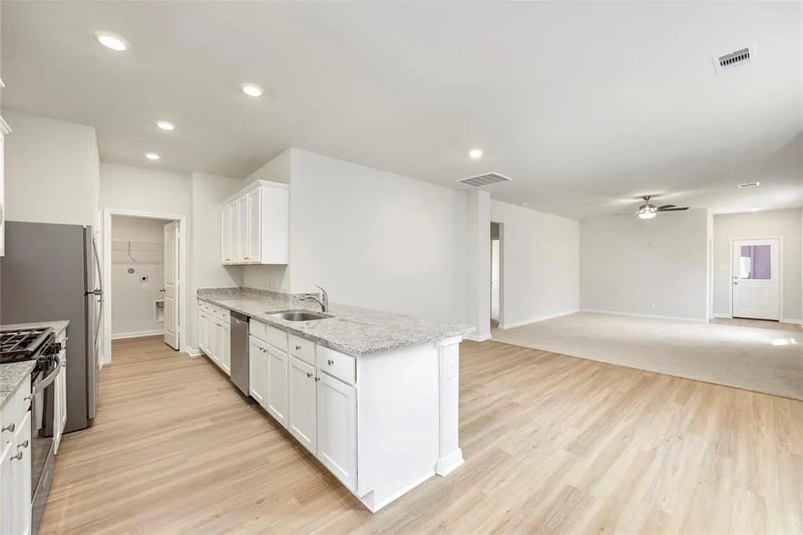 3 bed, 2.0 bath, 1579 sqft, $2,500 — Photo 4