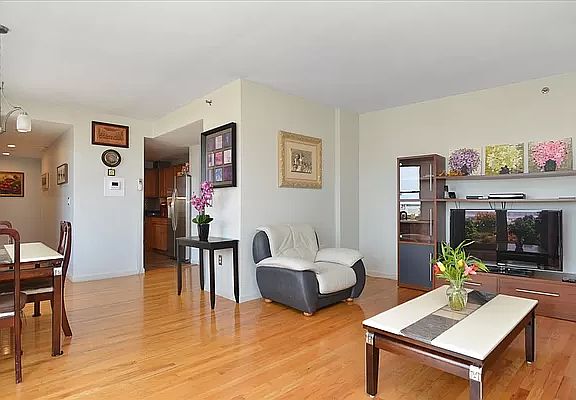 4th image of 4102 Queens Blvd APT 6B