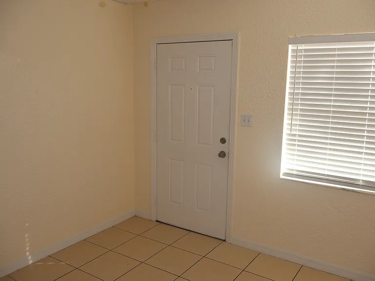 2411 W Lemon St #B — Photo 9