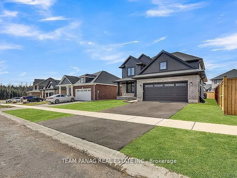16 Berardi Cres — Photo 2