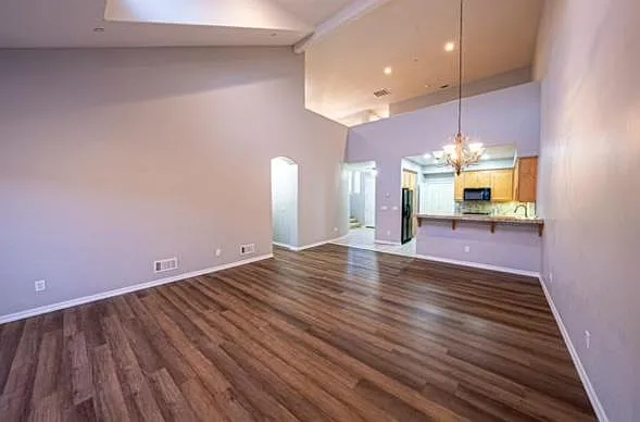 449 Taunton Dr — Photo 3