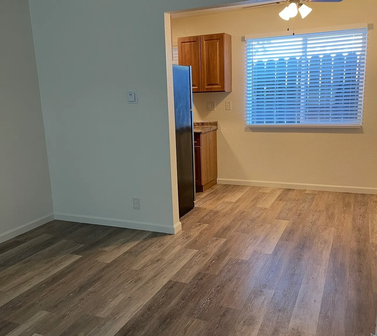 23 E Walnut St — Photo 3
