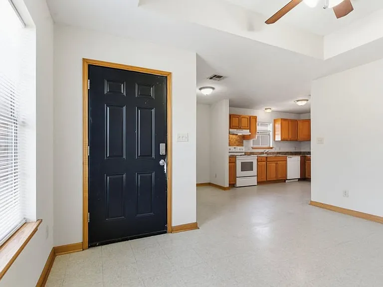 2208 N Malcolm St — Photo 2