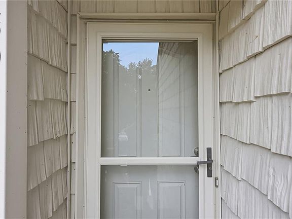4th image of 805 Virginia Ct