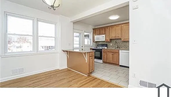 8338 Edgedale Rd — Photo 2