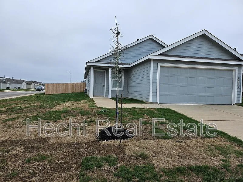 4 bed, 2.0 bath, 1627 sqft, $1,650 — Photo 2