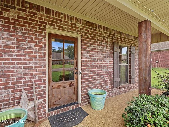 5th image of 430 Rolling Hills Cir