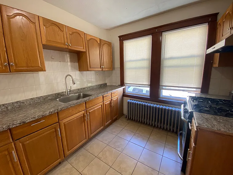 28 Aldrich St #1 — Photo 6