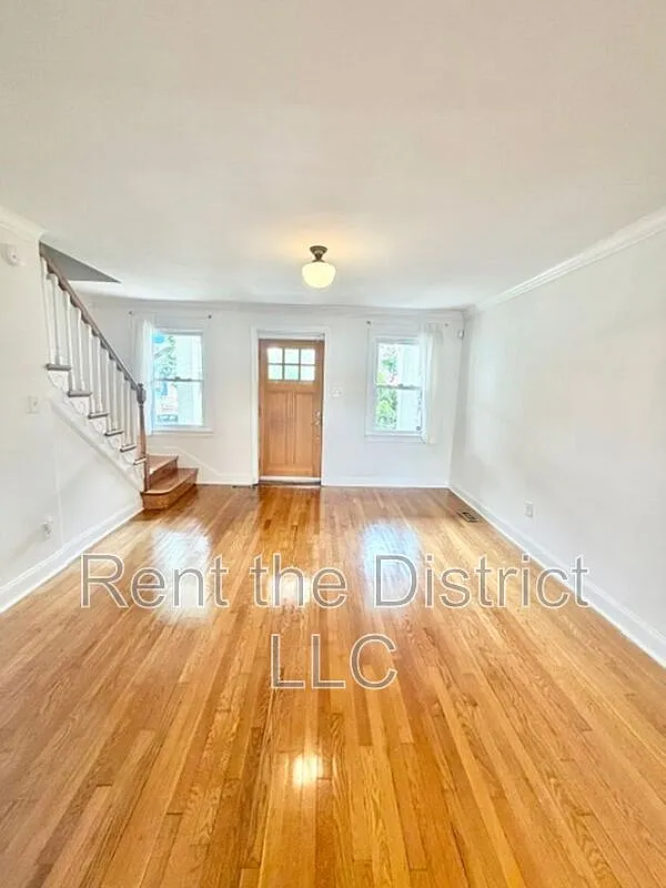 3 bed, 2.0 bath, 1344 sqft, $3,495 — Photo 2