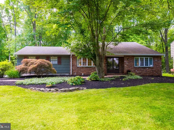 24 Jeffrey Ln, East Windsor, NJ 08520