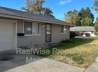 717 NW B St UNIT A, Grants Pass, OR 97526