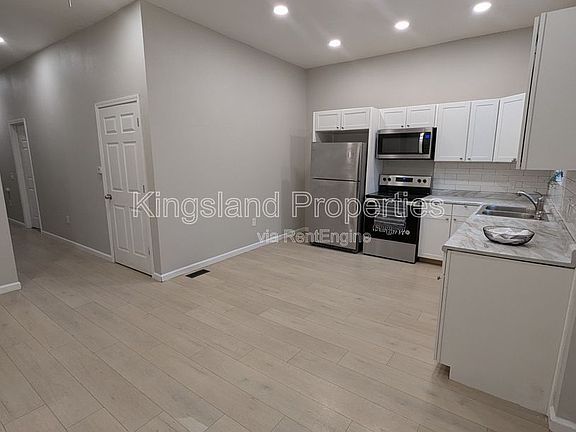 5th image of 3242 Michigan Ave