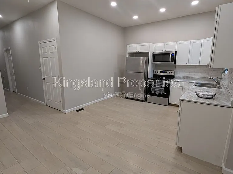 3242 Michigan Ave — Photo 5