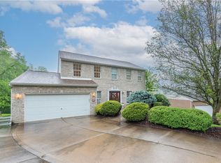 209 Lake Colony Dr, Venetia, PA 15367