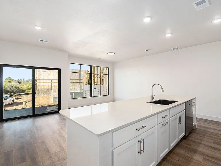 5631-5735 E Revere Dr — Photo 4