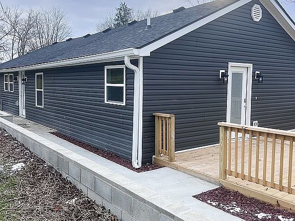 2nd image of 2680 Richmond Rd