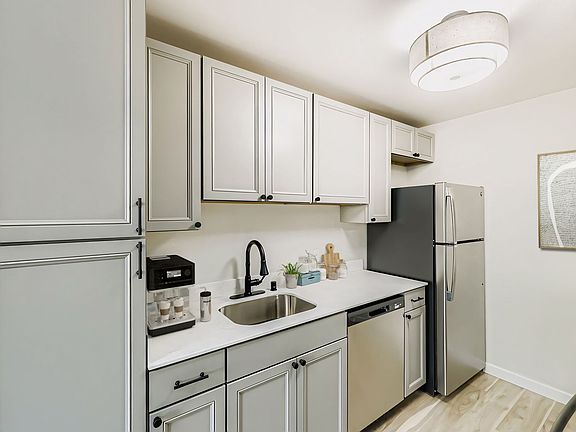 5th image of 5620 183rd St SW #201