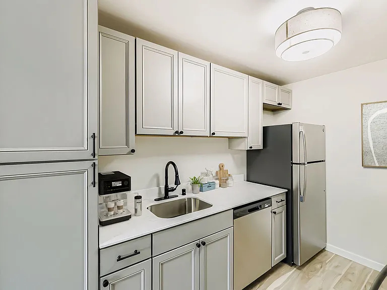 Beautifully Renovated 1 & 2 Bedroom Apartments in Lynnwood! — Photo 5