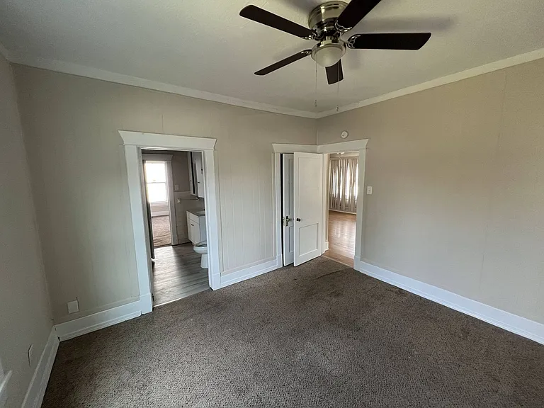 104 S Washington Ave — Photo 22