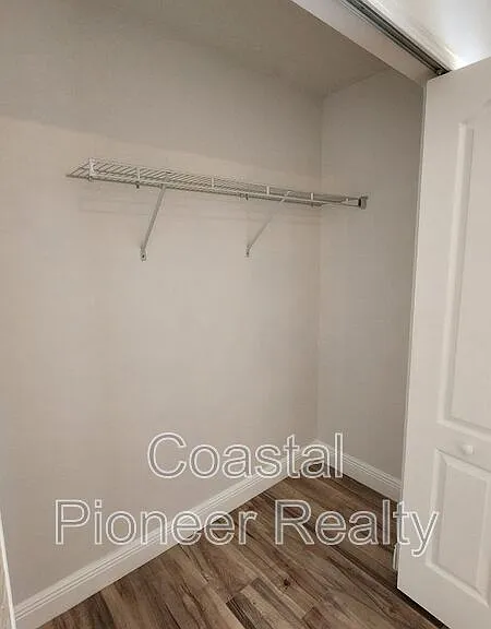 11404 Holmbridge Ln — Photo 36