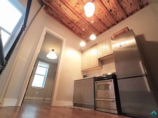 Rented by EXR | media 9