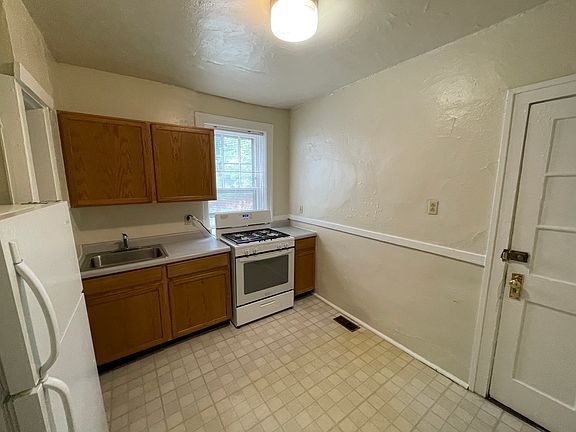 3rd image of 4537 Chouteau Ave