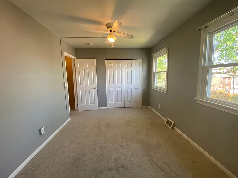 623 E Walnut St — Photo 11