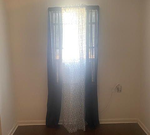 3rd image of 219 James St