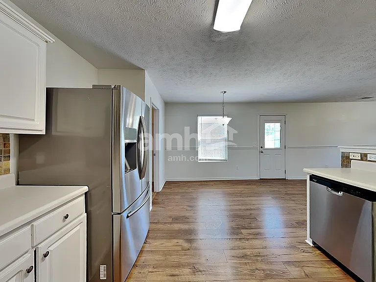 2840 Meadow Gln — Photo 3