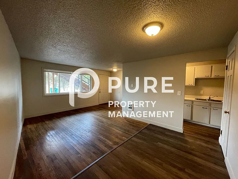 1375-01PP Burnside Manor — Photo 7