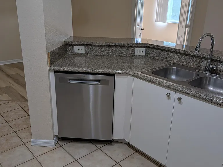 350 Crestwood Cir #201 — Photo 10