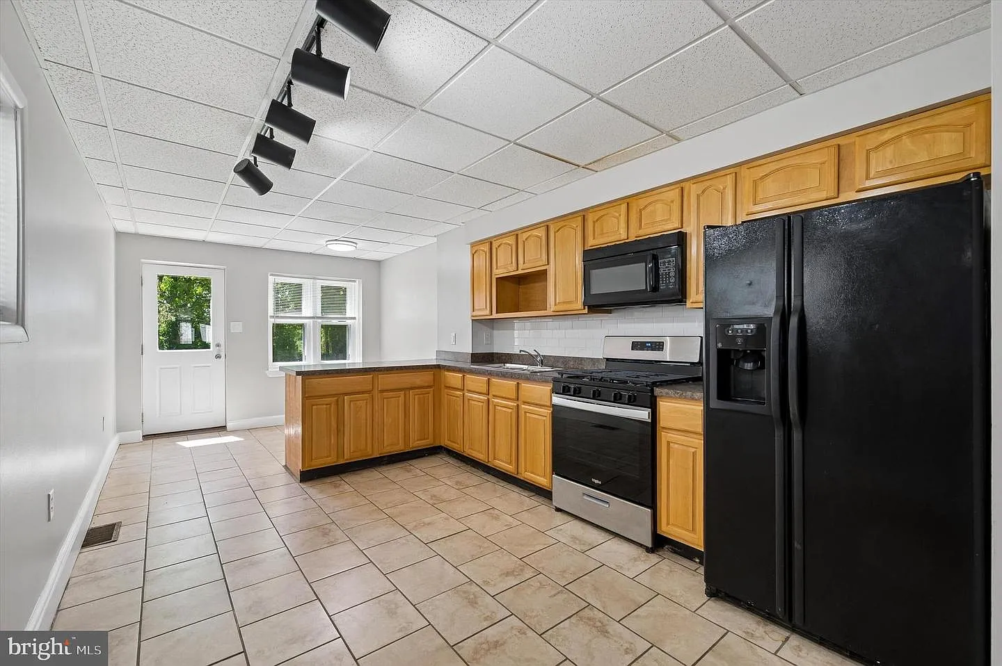 3 bed, 1328 sqft, $1,850 — Photo 4