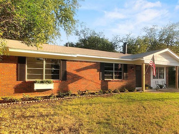 3rd image of 422 E Lavender Ln